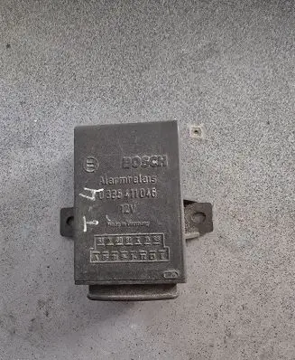 Volkswagen Transporter - Caravelle T4 Alarm relay 0335411046