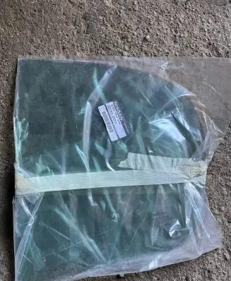 Nissan Almera N16 Rear vent window glass 82263BM701 GLASBERR300