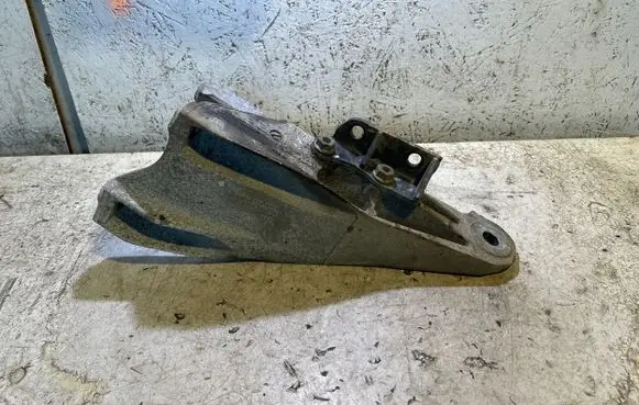 Volkswagen Transporter - Caravelle T6 Engine mounting bracket 7E0199370A