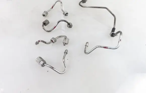 Fuel injector supply line/pipe