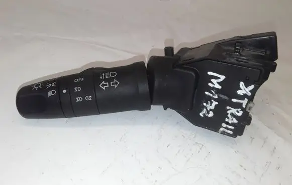 Nissan X-Trail T30 Indicator stalk 8H700 25540 1403