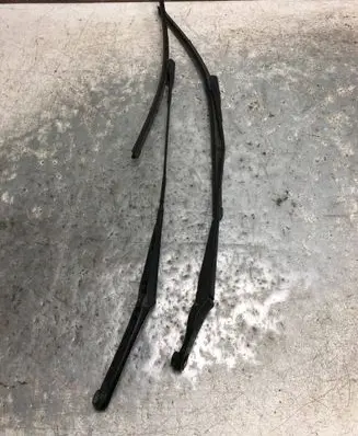 Audi A4 S4 B8 8K Front wiper blade arm 8K1955407 8K1955408