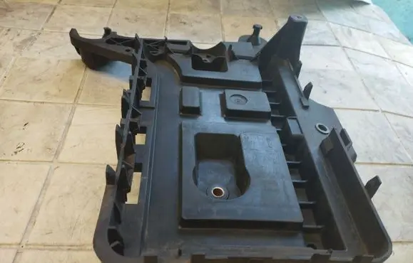 Volkswagen PASSAT B6 Battery tray 1K0915333H