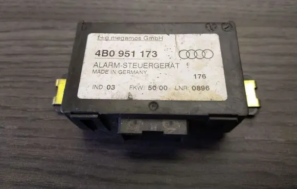 Audi A3 S3 8L Alarm control unit/module 4B0951173