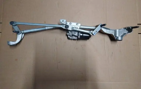 Mercedes-Benz GLE W167 Front wiper linkage and motor A1678200903