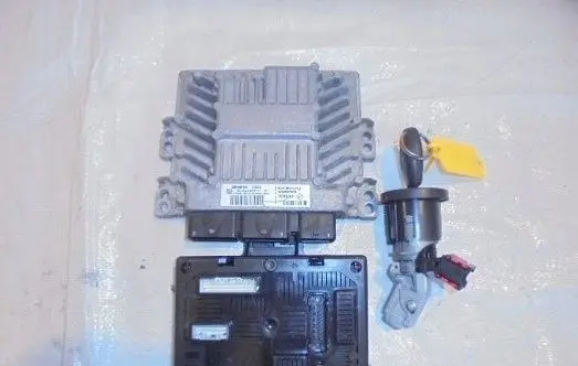 Renault Modus Engine control unit/module 8200843713