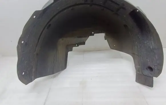 Rear arch fender liner splash guards