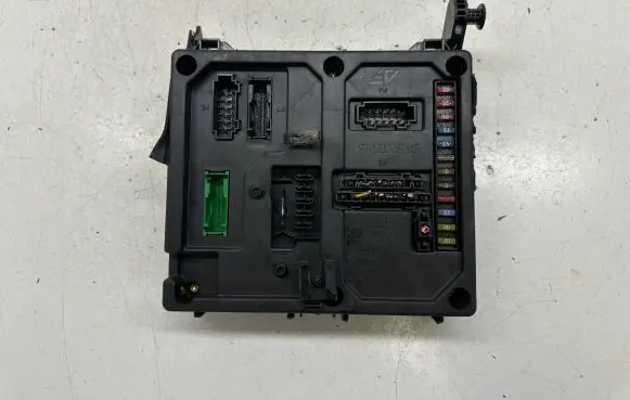 Ford Galaxy Fuse module 7M3962258M S110730300F