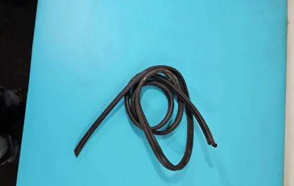 Peugeot 305 Front door rubber seal IMPRK1393715
