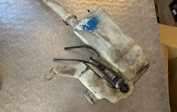 Renault Trafic II (X83) Windshield washer fluid reservoir/tank 8200506740 93857440 8200506738