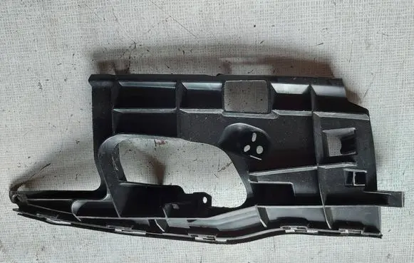 Front bumper mounting bracket