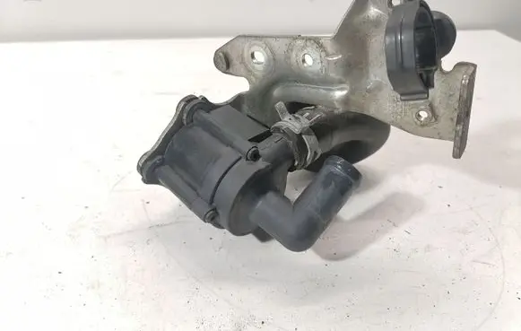 Volvo XC90 Electric auxiliary coolant/water pump 5118705030