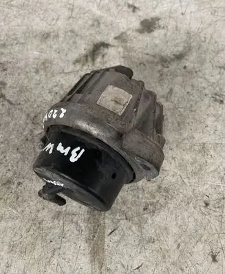 BMW 1 E81 E87 Engine mount bracket