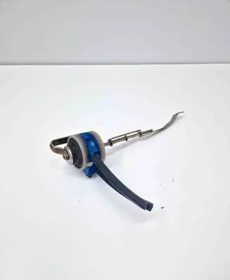Engine mount vacuum valve