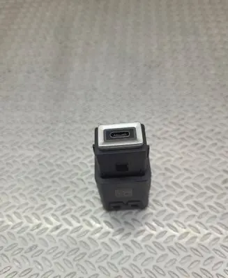 Peugeot 308 USB socket connector 98313506VV