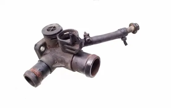 Volkswagen PASSAT B5 Engine coolant pipe/hose 037121133F