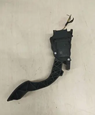 Ford Focus Accelerator throttle pedal 4M519F836CH