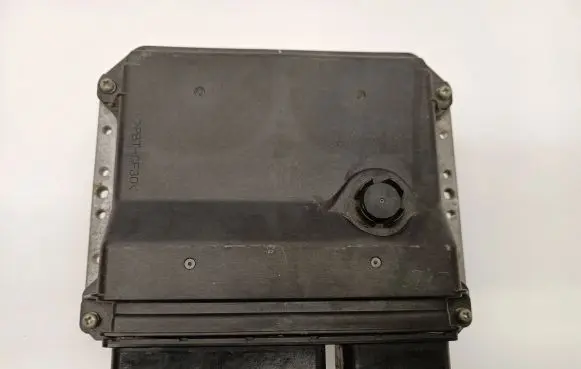 Toyota Auris 150 Engine control unit/module 8966102E51 MB2753000221