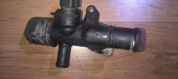 Volkswagen Golf IV Engine coolant pipe/hose 06a121133j