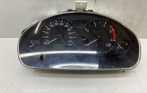 Mitsubishi Carisma Speedometer (instrument cluster) 0P0179001
