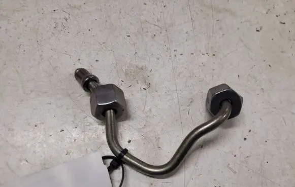 BMW 5 E60 E61 Fuel injector supply line/pipe 