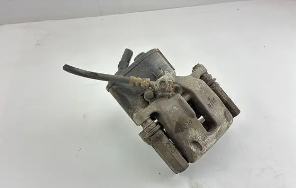Volkswagen PASSAT B7 Rear brake caliper 5079