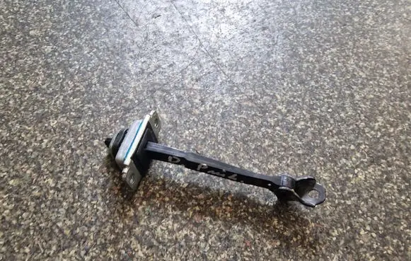 Chevrolet Captiva Front door check strap stopper
