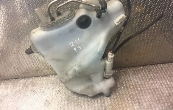 Mercedes-Benz E W211 Windshield washer fluid reservoir/tank 2118600560 A2118600560