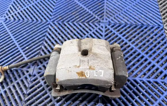 Lexus CT 200H Front brake caliper