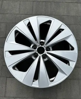 Audi Q8 R12 alloy rim 4M8601025
