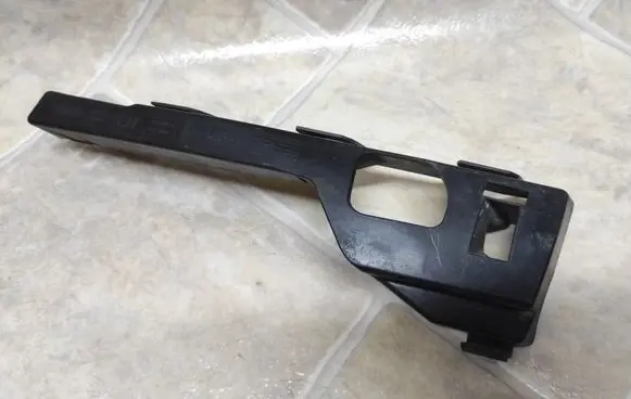 Ford Focus Front bumper mounting bracket 4M5117E857