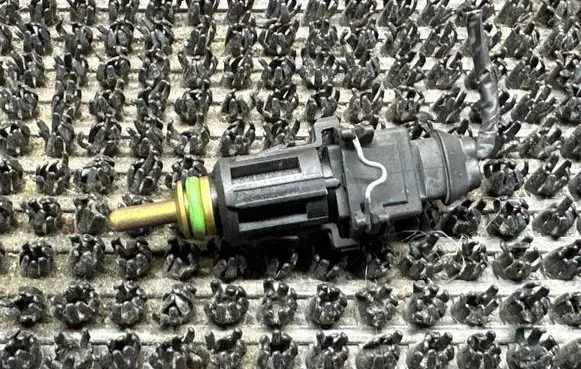 BMW 3 E90 E91 Coolant temperature sensor 1433077 1362