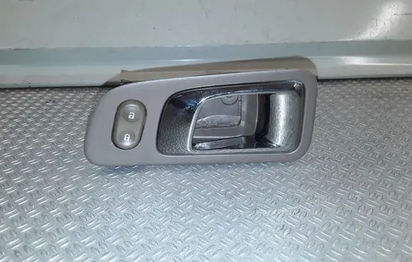 Honda Pilot I Front door interior handle 