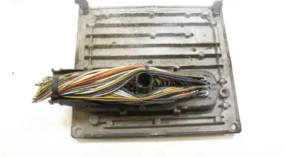 Ford Fiesta Engine control unit/module 6S6112A650FD S120977315D