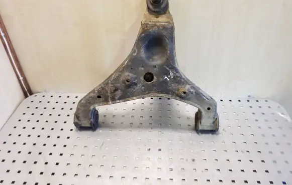 Front lower control arm/wishbone