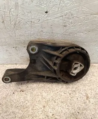 Engine mount bracket
