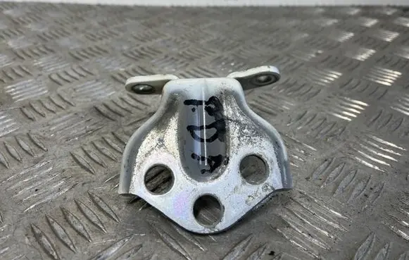 SsangYong Rexton Front door lower hinge 