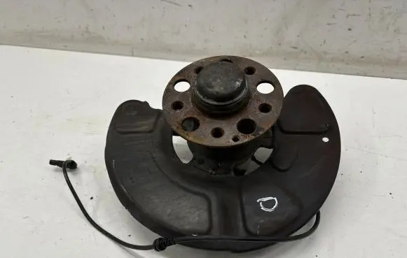 Mercedes-Benz E W212 Front wheel hub A2124201244