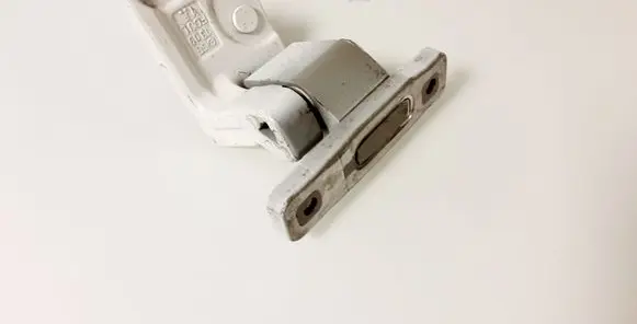 Mercedes-Benz C W205 Rear door lower hinge 1309FOUL