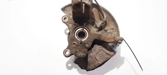 Volkswagen Golf V Front wheel hub