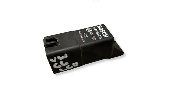 Volkswagen Golf VI Glow plug pre-heat relay 0281003038