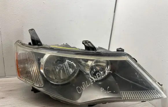 Mitsubishi Outlander Headlight/headlamp P5589R 11377E420