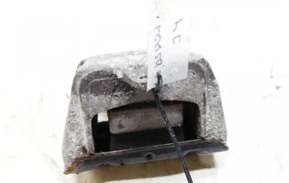 Skoda Octavia Mk1 (1U) Engine mount bracket 1j0199555