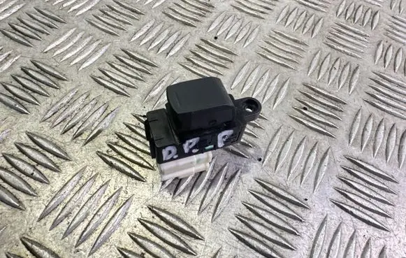 Suzuki SX4 S-Cross Electric window control switch 15202R
