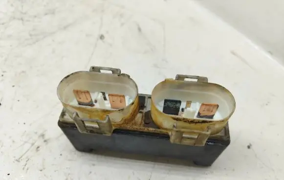 Coolant fan relay