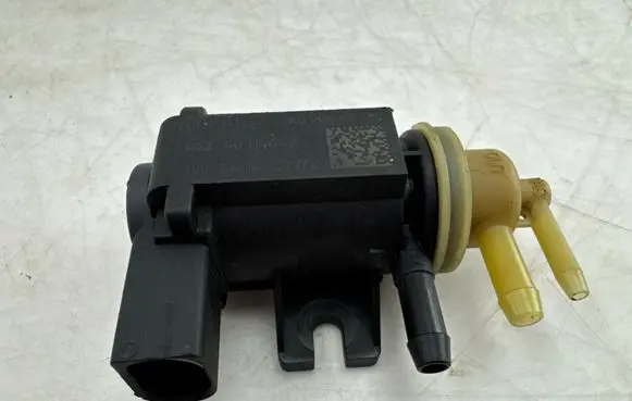 Volkswagen Golf VII Turbo solenoid valve 04L131051F