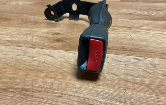 Rear seatbelt buckle
