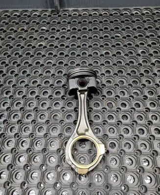 Mercedes-Benz CLS C218 AMG Piston with connecting rod 