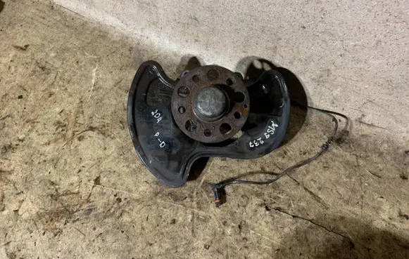 Front wheel hub