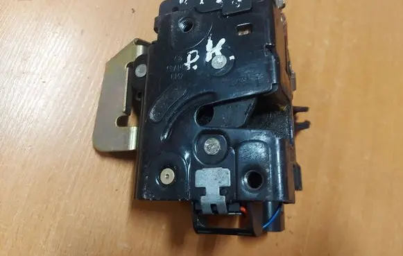 Audi A4 S4 B6 8E 8H Front door lock